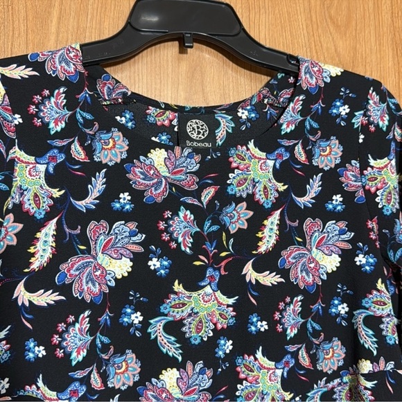 8/$25 Floral Patterned Blouse paisley size small - Picture 2 of 5